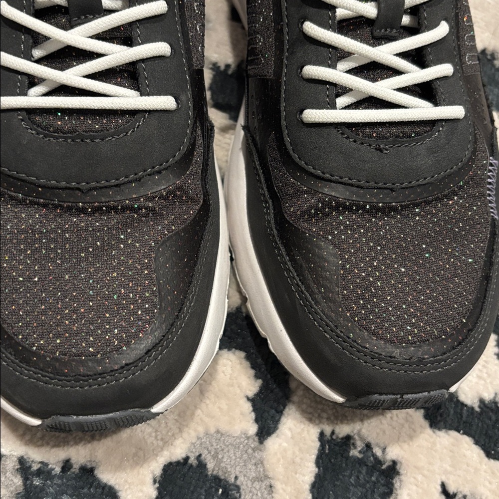 Hey Dude Sneakers - Picture 7 of 8